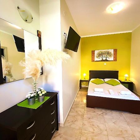 Elia Beach Modern Suites Flogita Exterior photo